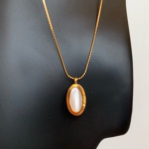 Vintage 12K GF Oval Mother of Pearl Necklace, NWOT, 17 Inches Long